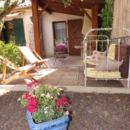 Cote Sud Bed & Breakfast *