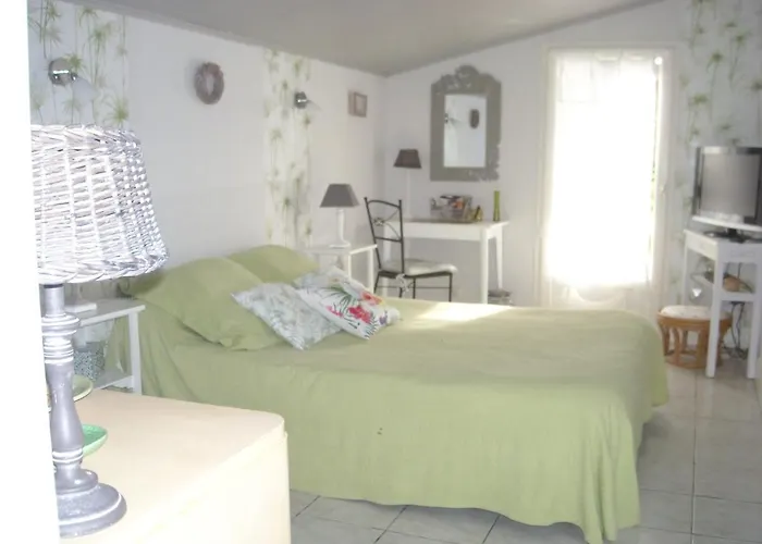 Cote Sud Bed & Breakfast